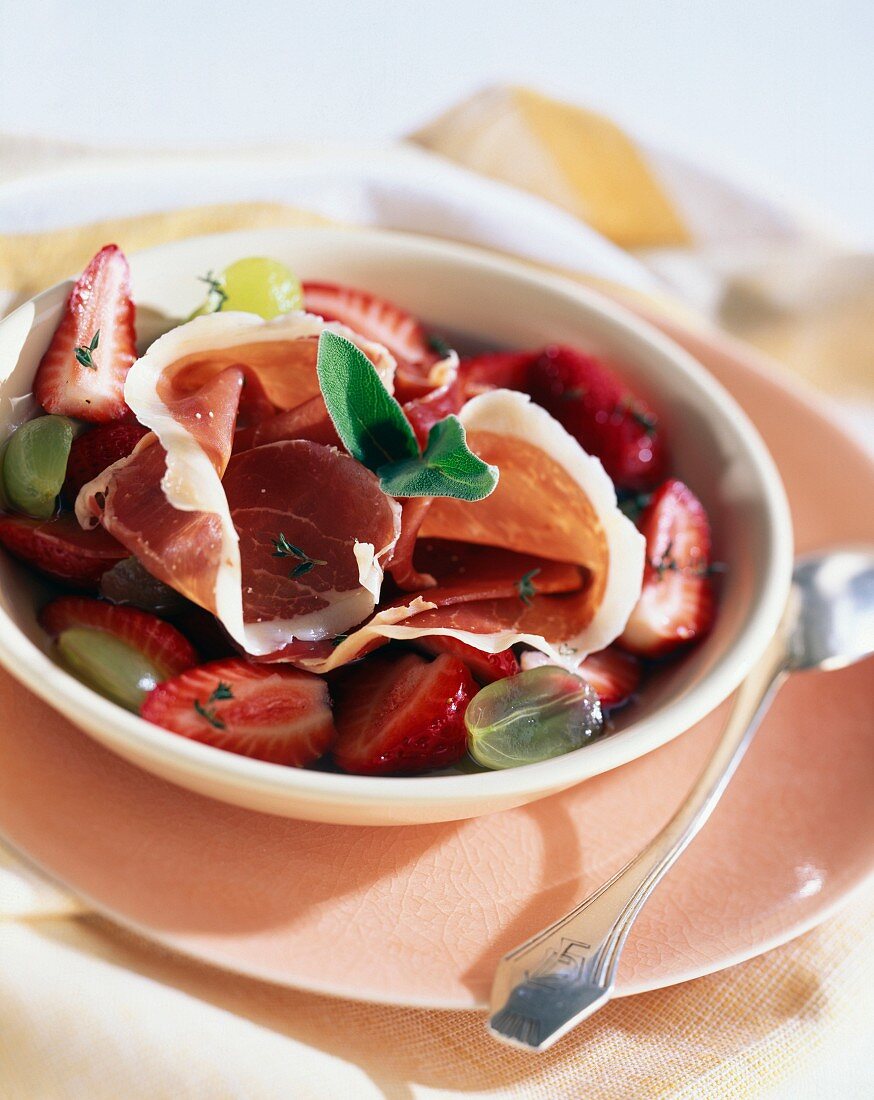 Schinken-Erdbeer-Salat