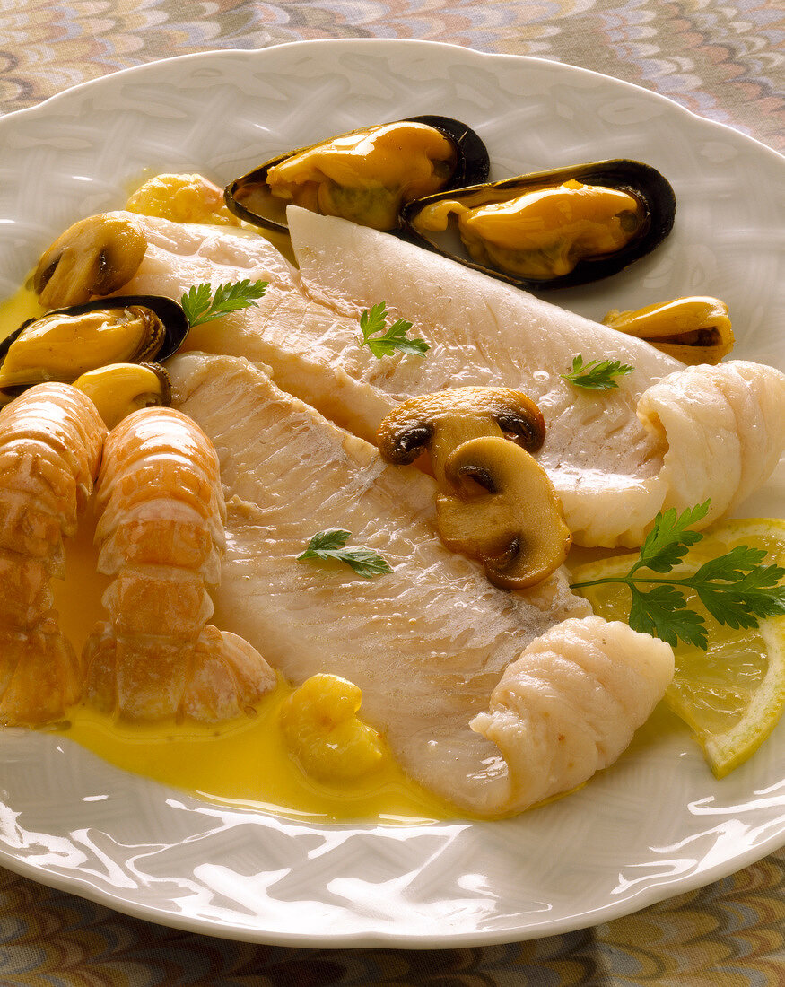 Normandy-style fillets of fish with seafood