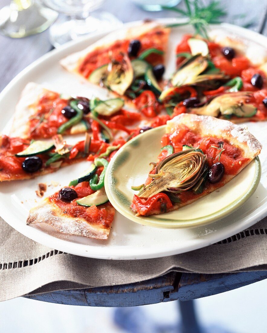Thin crust vegetable pizza