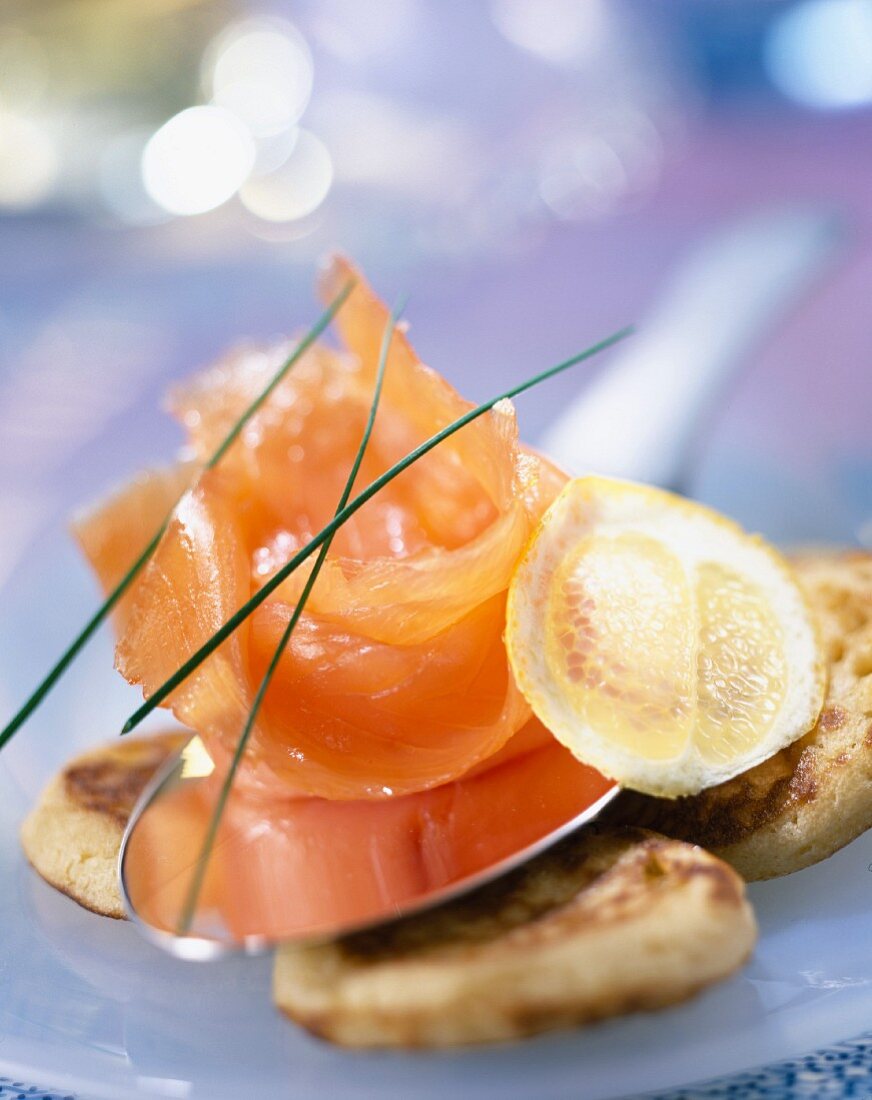 Smoked salmon on mini blinis