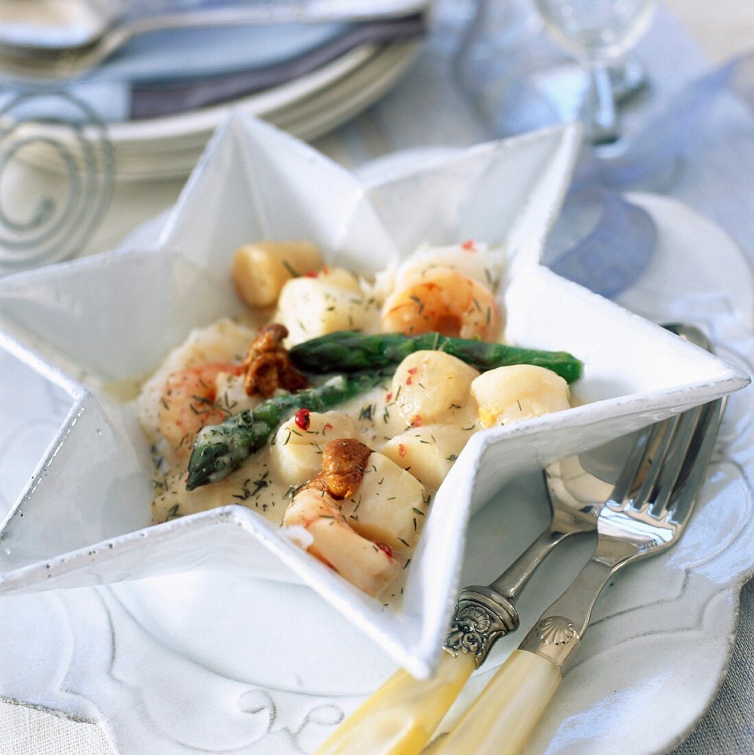 Kaiserbarschfilet mit Pfifferlingen und Spargel