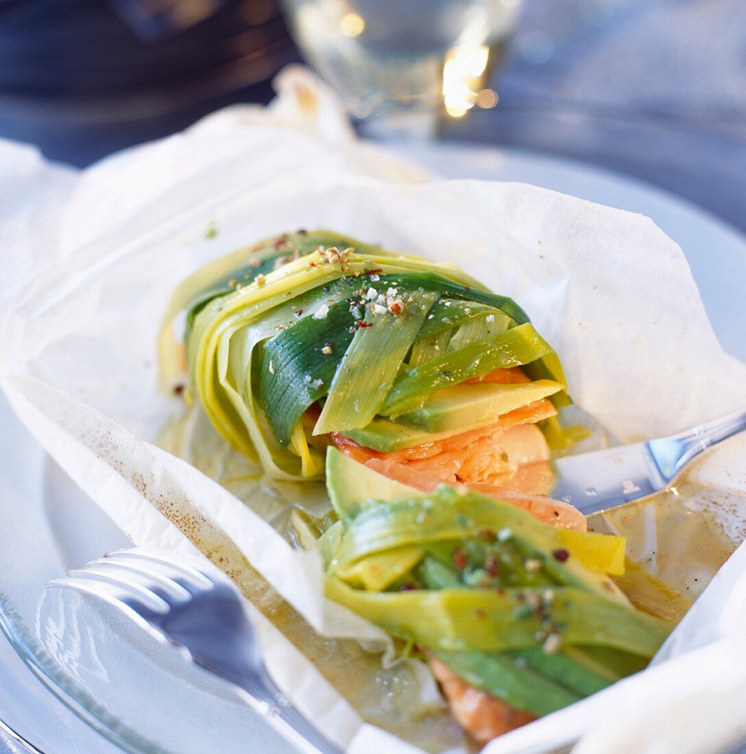Salmon, leek and avocado cooked in wax paper