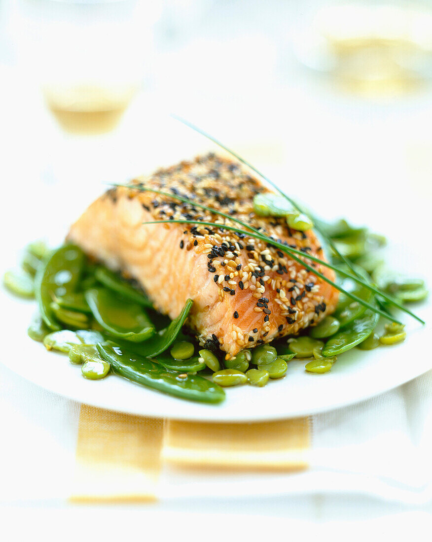 Salmon steak with sesame and poppy seeds