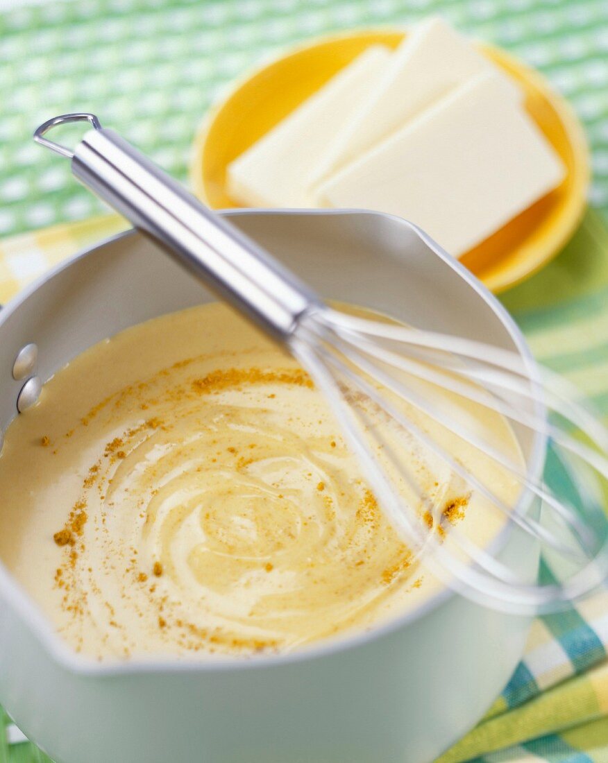 Selbstgemachte Béchamelsauce mit Butter
