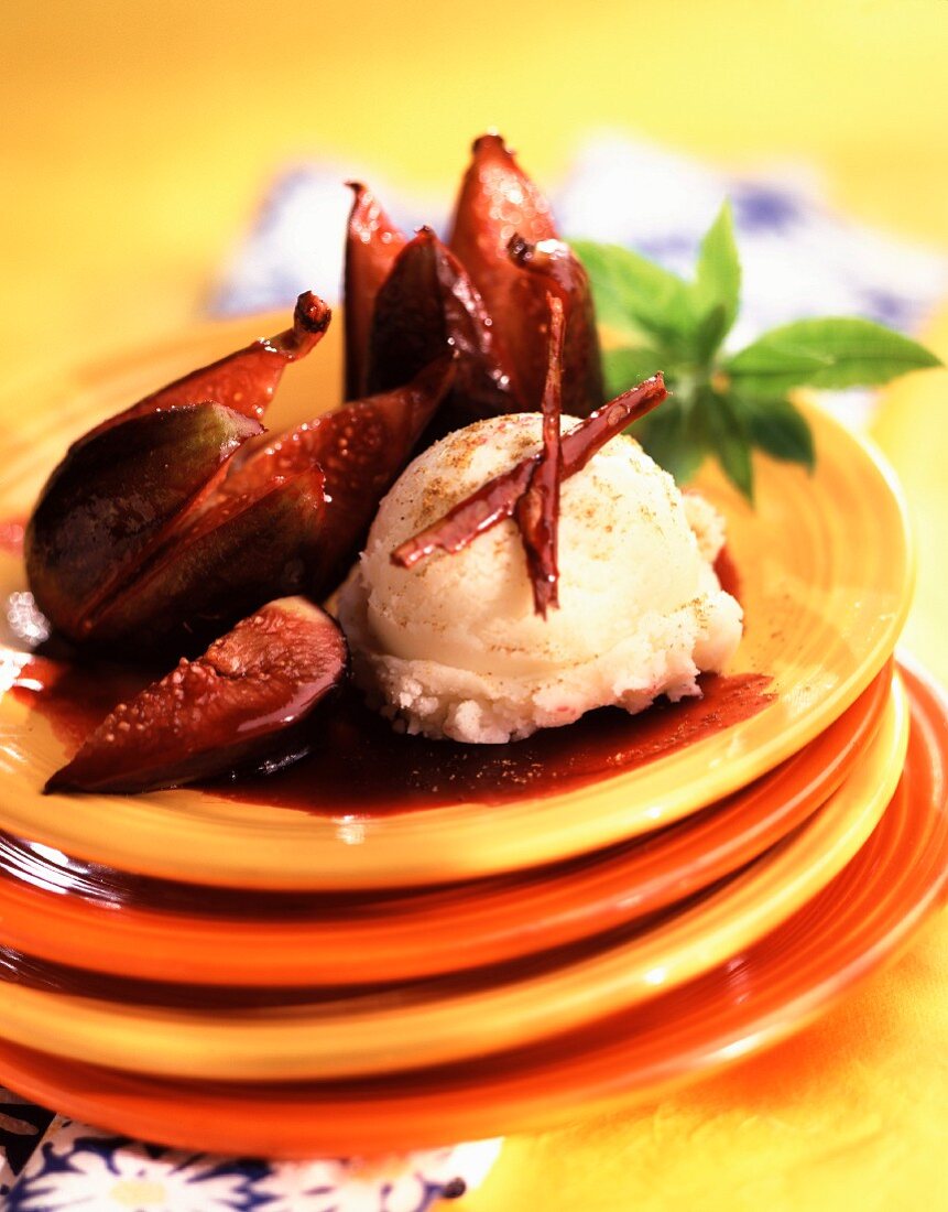Roast figs with vanilla ice cream