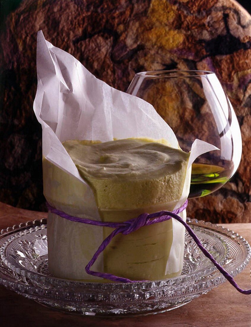 Eis-Soufflé mit Chartreuse-Kräuterlikör
