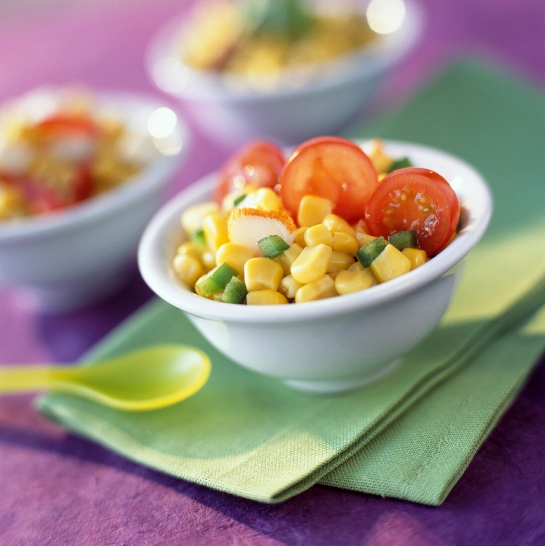 Maissalat mit Tomate und Lauch