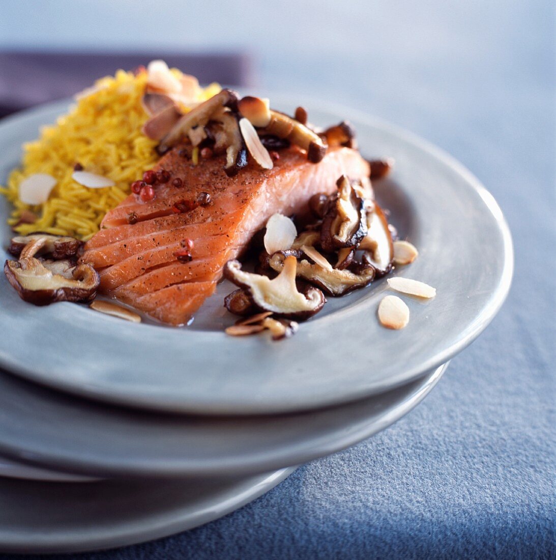 Marinierter Lachs mit rosa Pfeffer