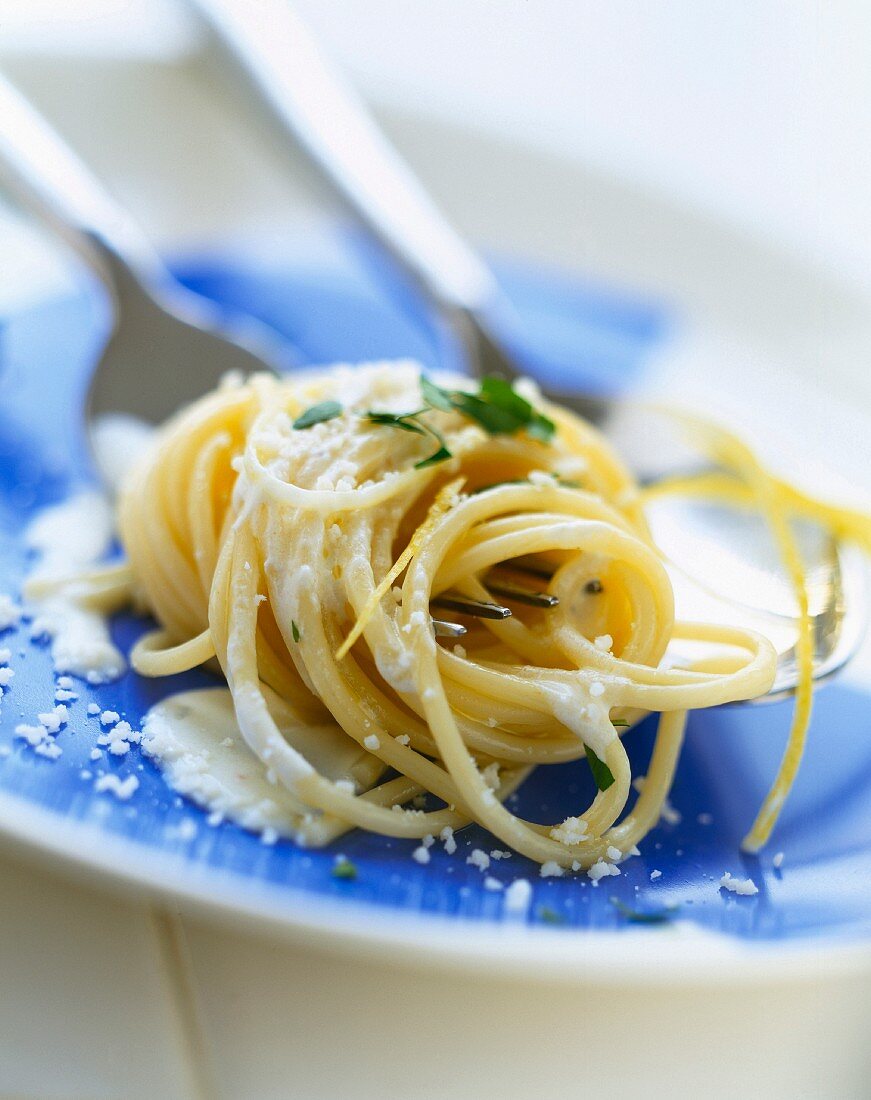 Lemon-flavored spaghetti