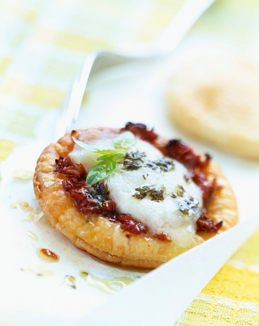 Mini flaky pastry tart with tomato
