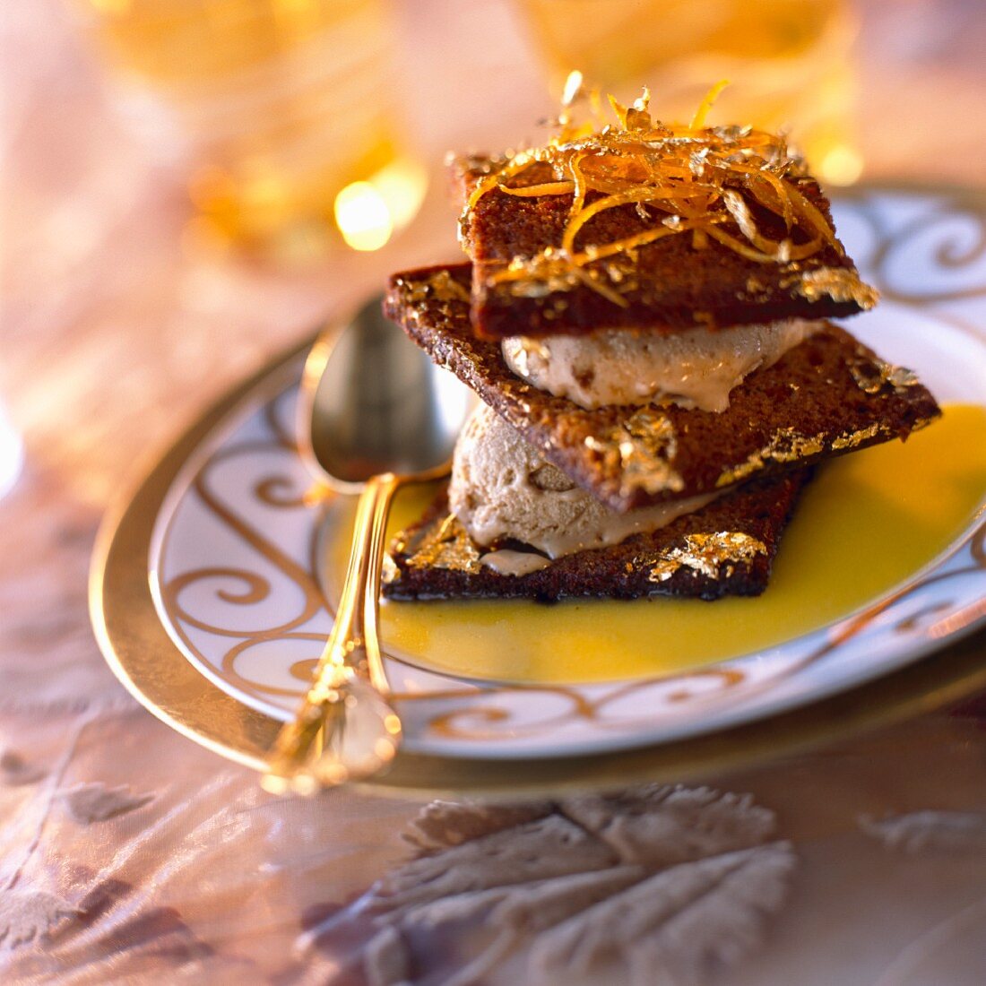 Schichttörtchen mit Honigbrot und Orange