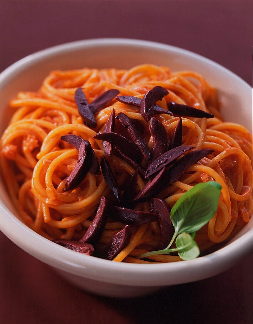 Spaghetti with kalamka sauce