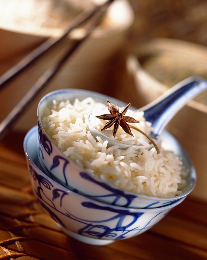 Porzellanschale mit Reis