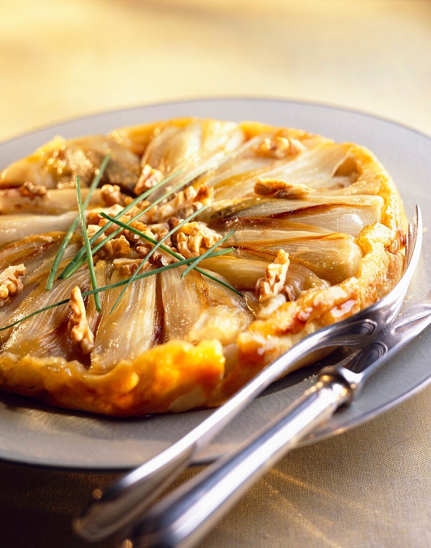 Tarte Tatin mit Chicorée und Walnüssen