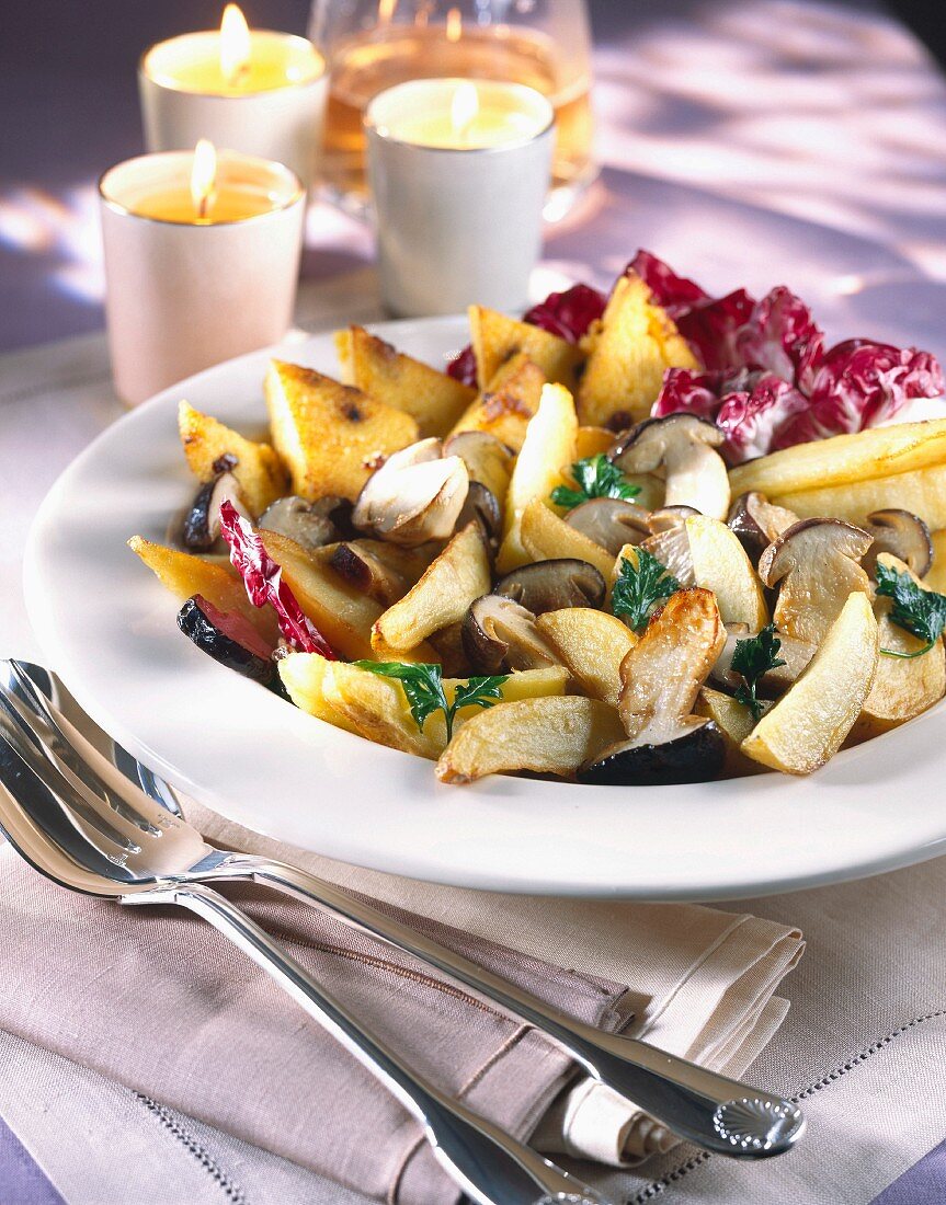 Pan-fried potatoes and ceps
