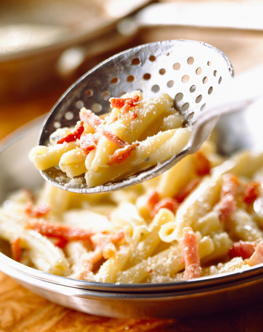 Casapeccia pasta with cheese sauce and bacon