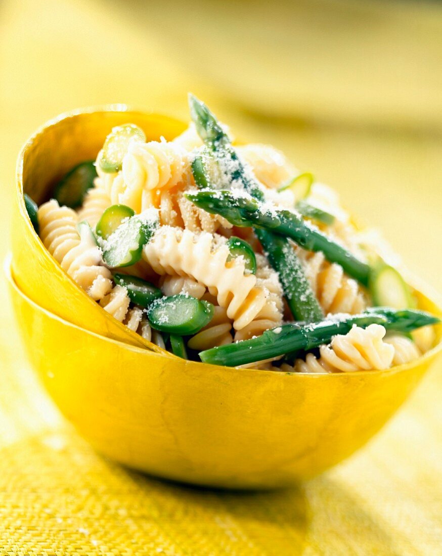 Fusilli with asparagus and white butter