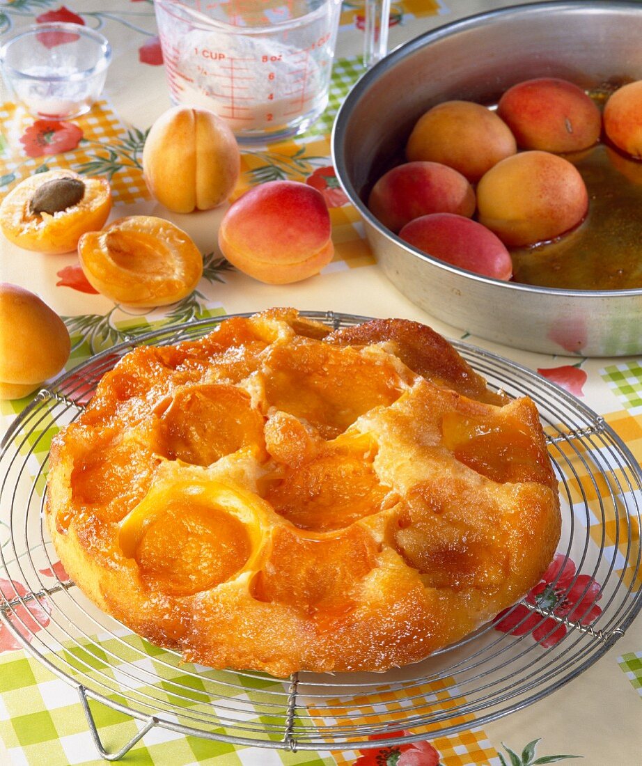Karamellisierter Aprikosenkuchen