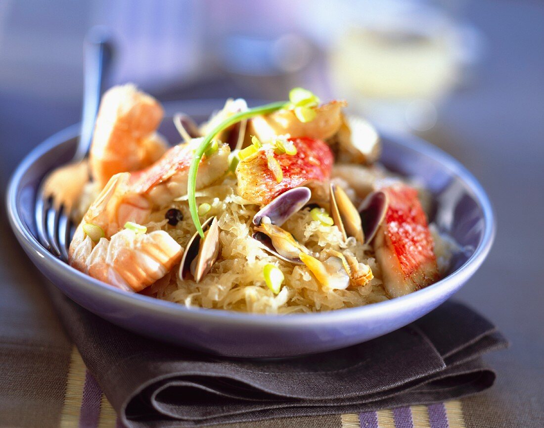 Mini seafood Sauerkraut with Muscadet