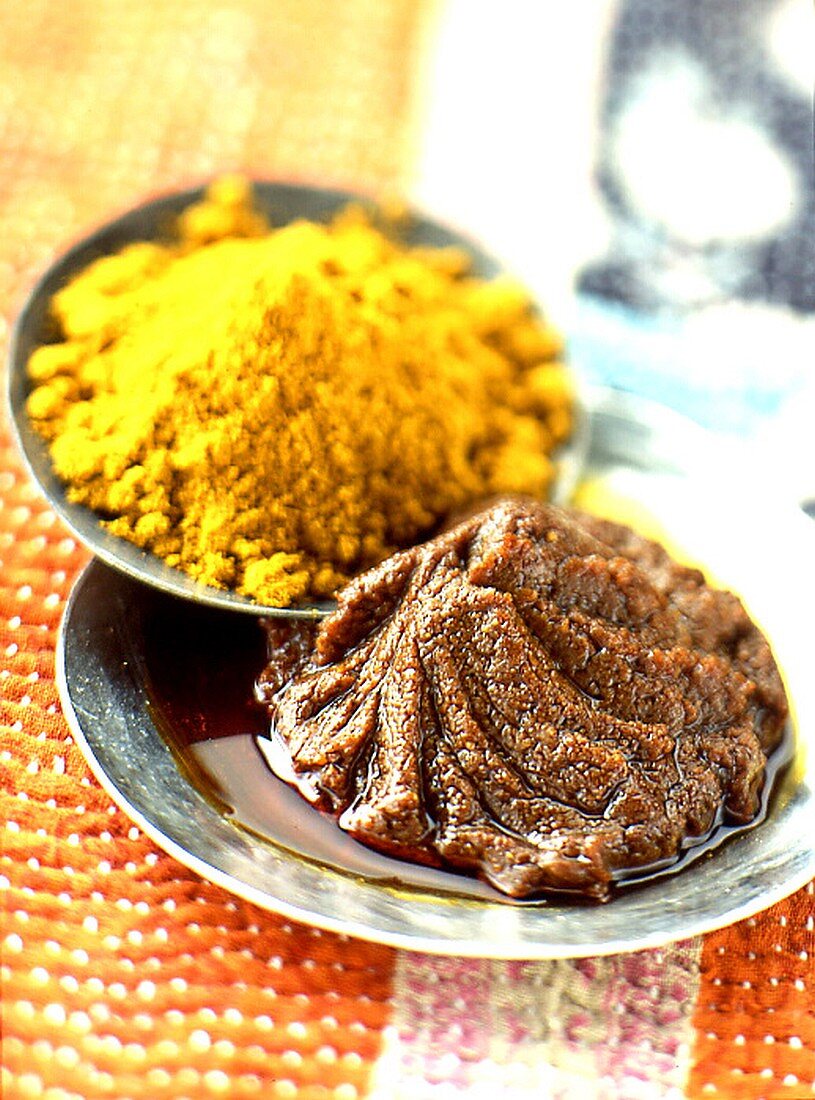 Curry powder and curry paste
