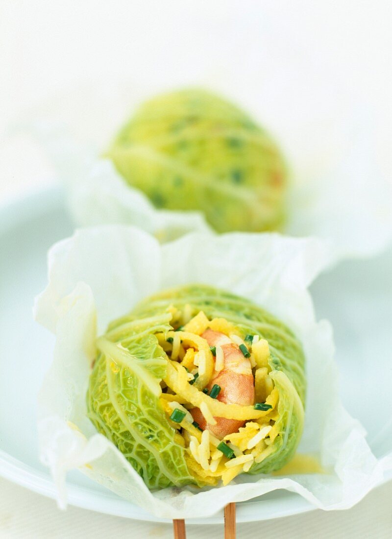 Shrimps cooked in cabbage leaves