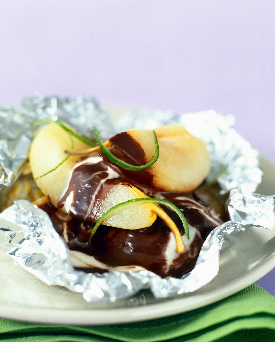 Pears with chocolate sauce cooked in aluminium foil