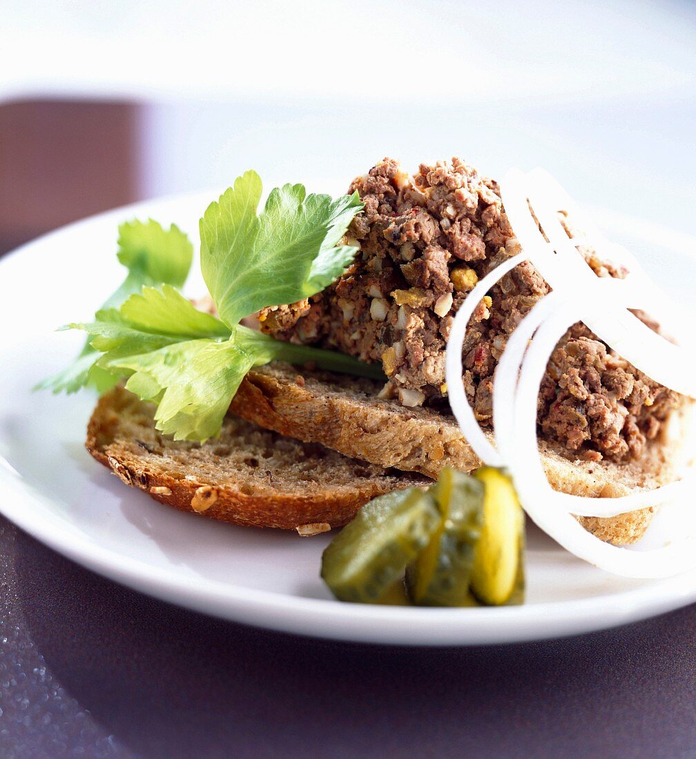 Minced chicken livers with onions