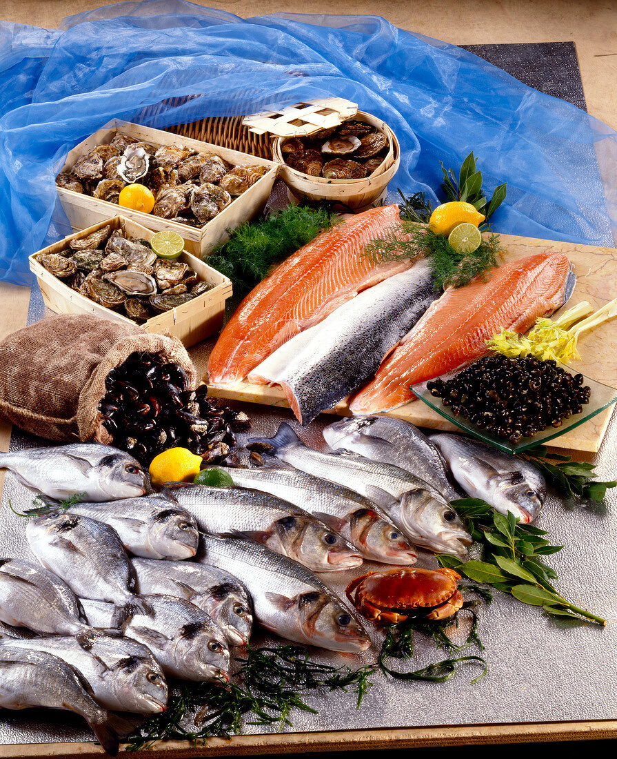 Verschiedene Fische und Meeresfrüchte