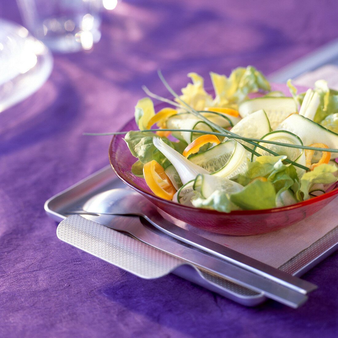 Salat mit Paprika und Gurke