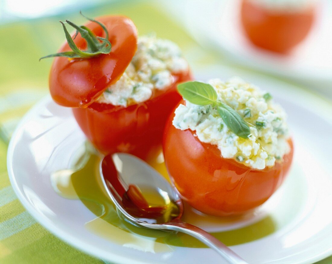 Gefüllte Tomaten mit Feta und Kräutern