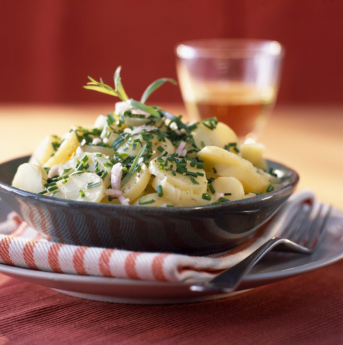 Kartoffelsalat mit frischen Kräutern