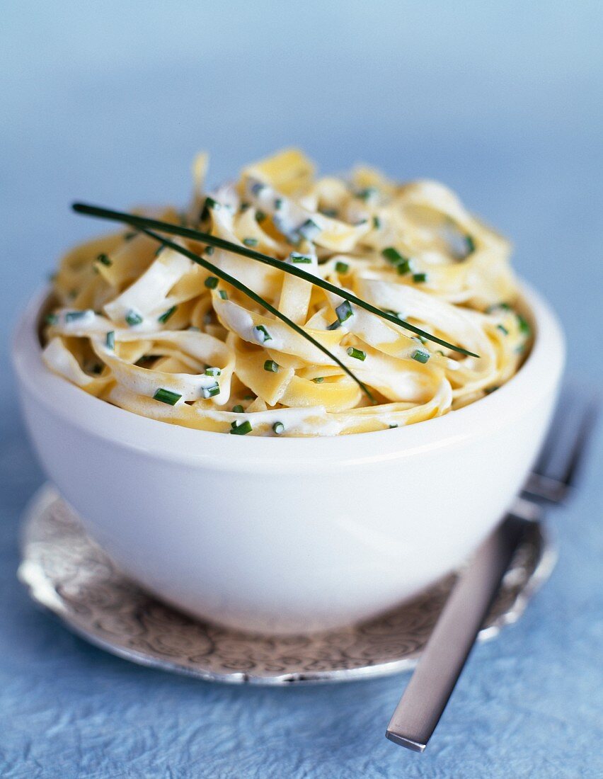 Tagliatelle with yoghurt and chives