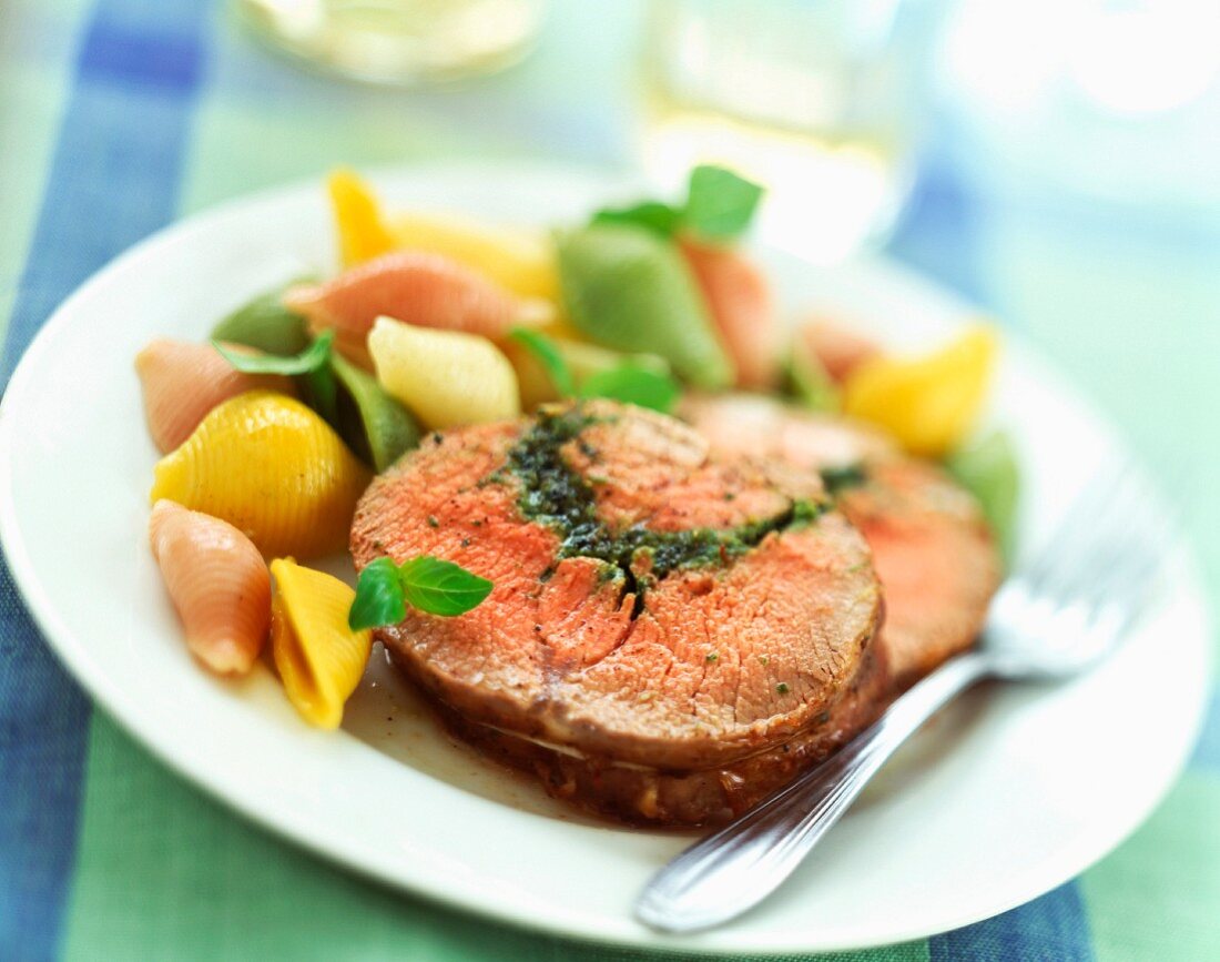 Gefülltes Schweinefilet mit Basilikum