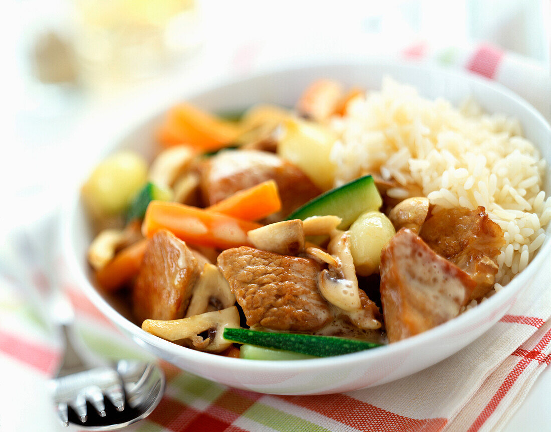 Kalbsblanquette (franz. Ragout) mit Reis und Gemüse