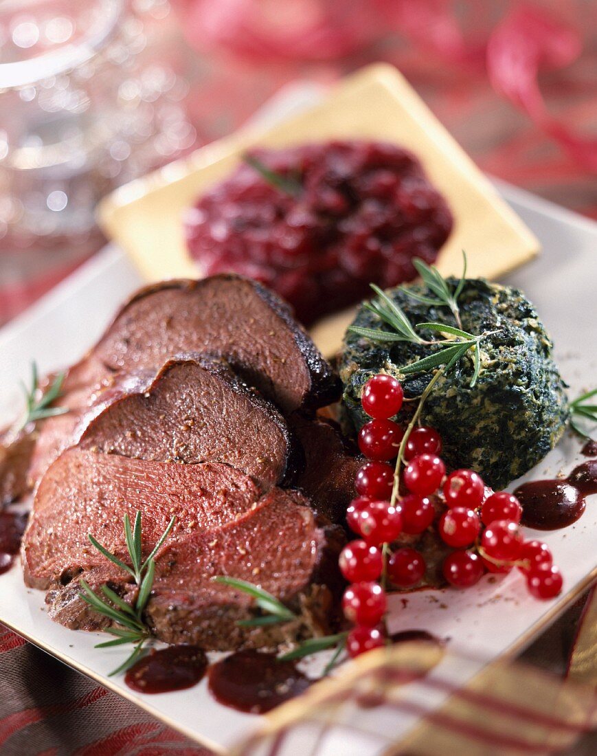 Wildschweinfilet mit Johannisbeersoße