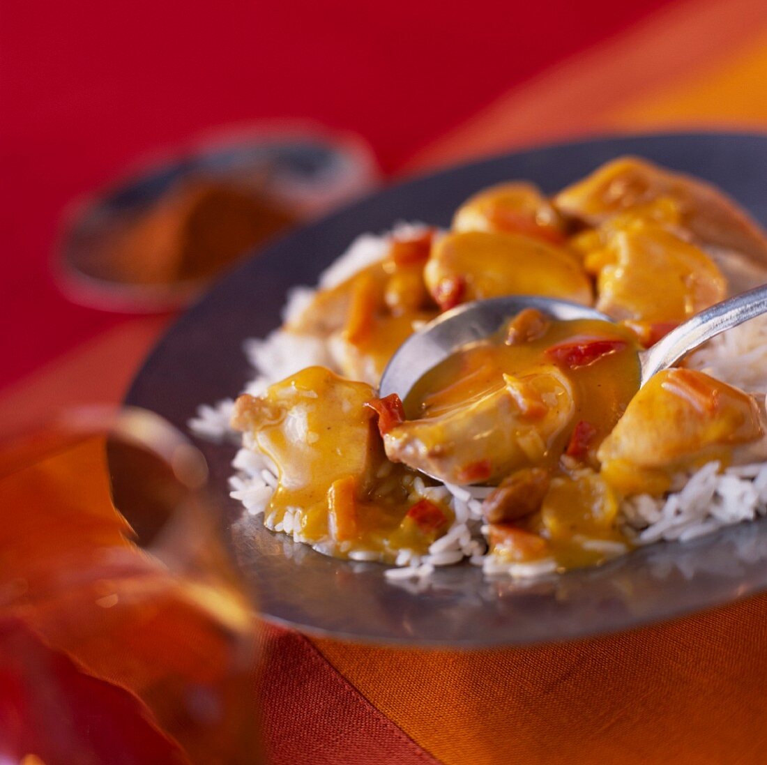Gebratenes Hähnchen mit Madras-Curry