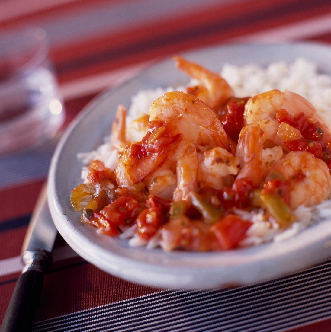 Garnelen mit Sauce Basquaise (mit rohem Schinken, Tomaten und Paprika)