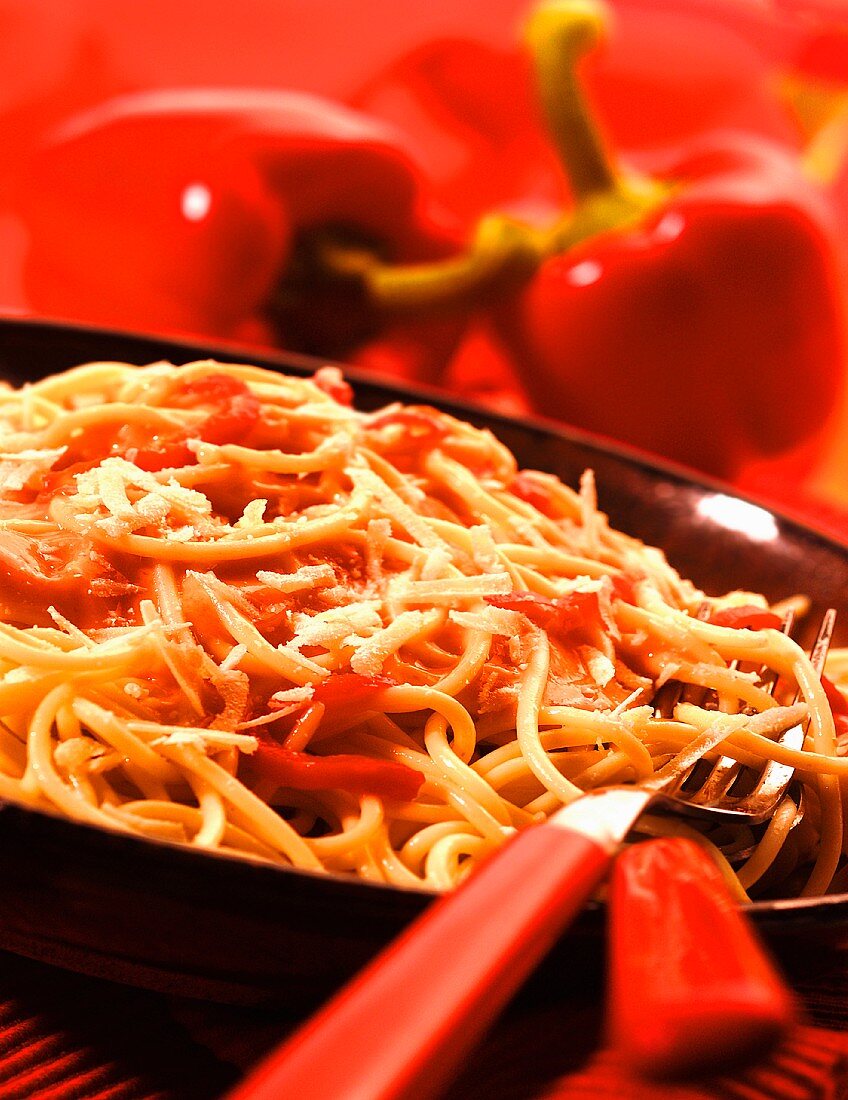 Spaghetti with creamed pepper