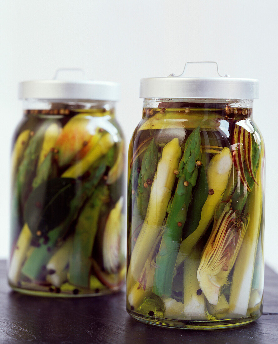Asparagus in jars (topic : asparagus)