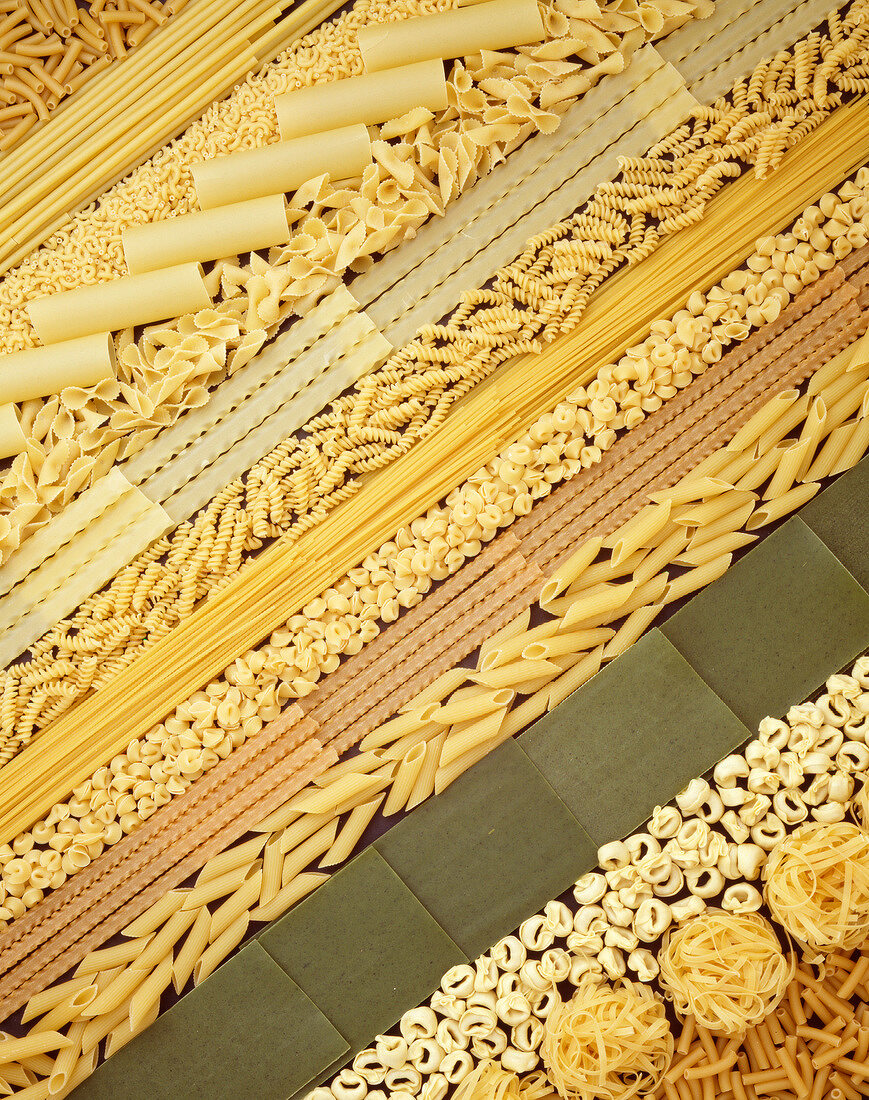 Arrangement of dry pasta