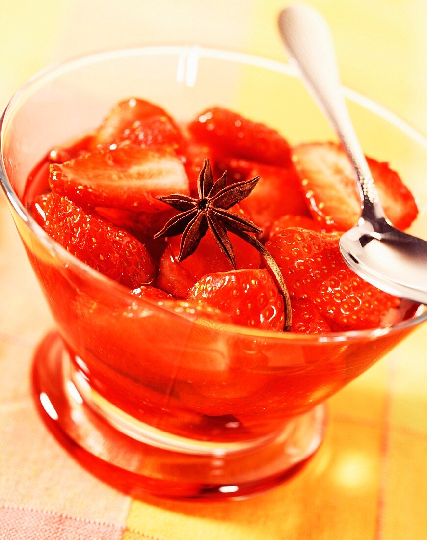 Strawberry soup with aniseed (topic: summer fruits)