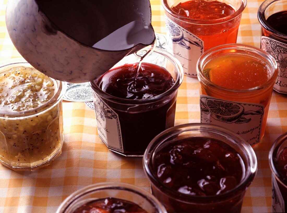 Marmelade mit Paraffin haltbar machen