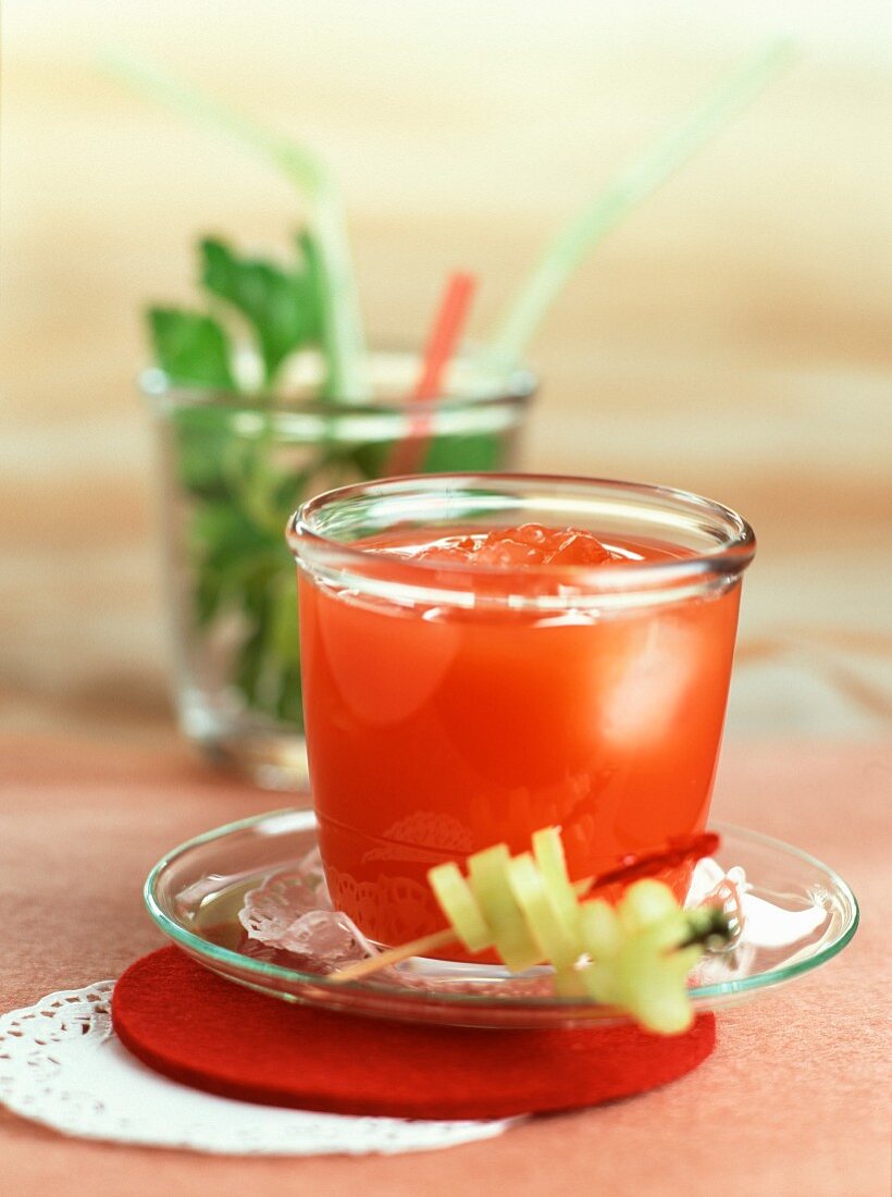 Bloody Mary (Cocktail mit Tomatensaft und Wodka)