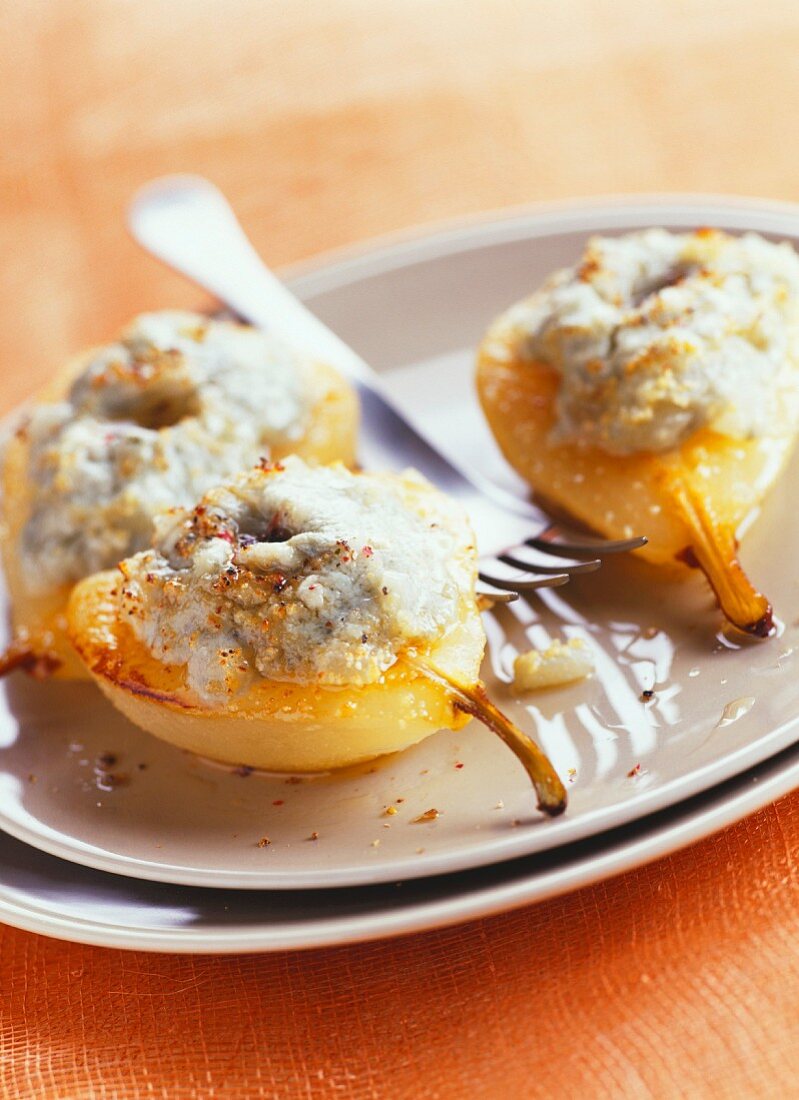 Crispy pear topped with Roquefort cheese
