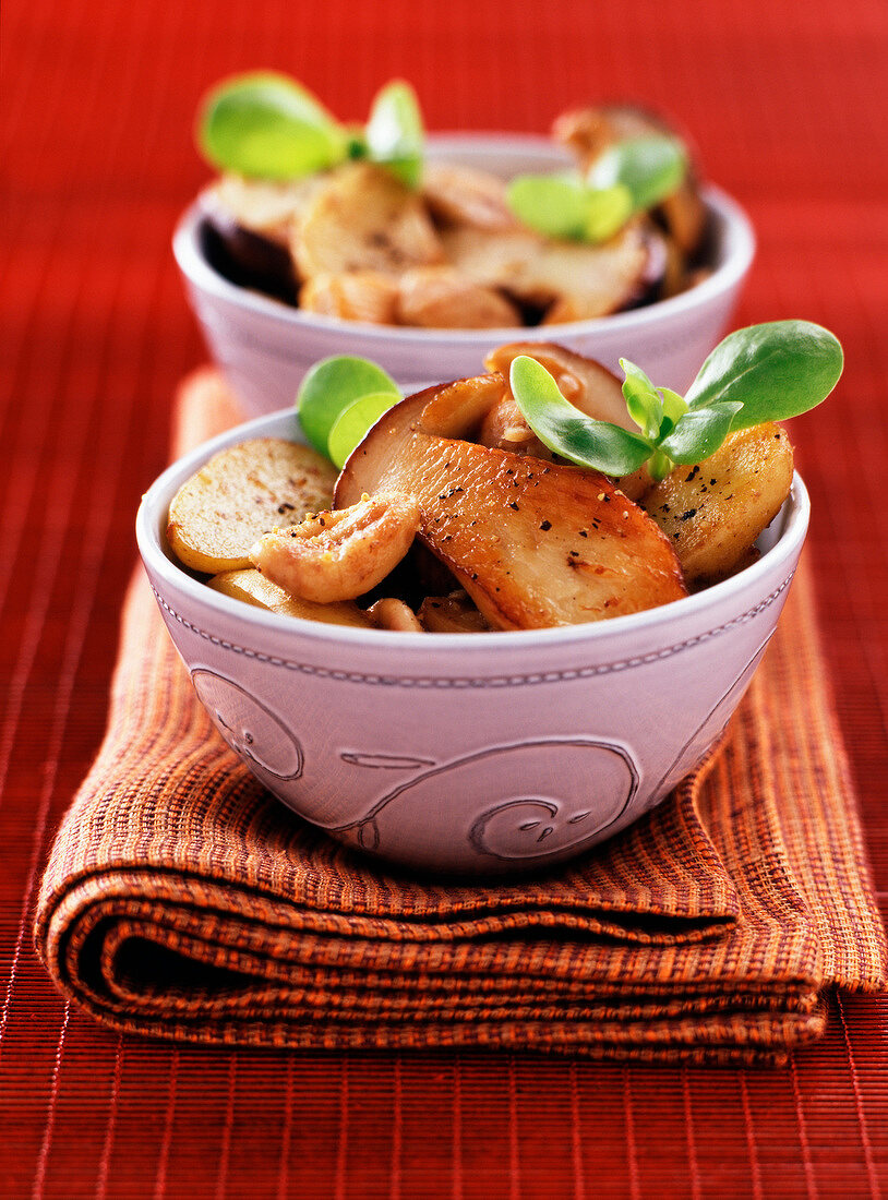 Kartoffelsalat mit Steinpilzen und Kastanien