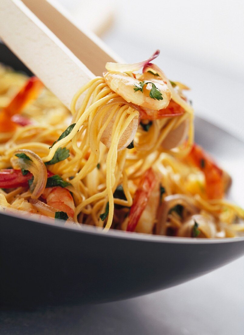 Hot peppered noodles with shrimps