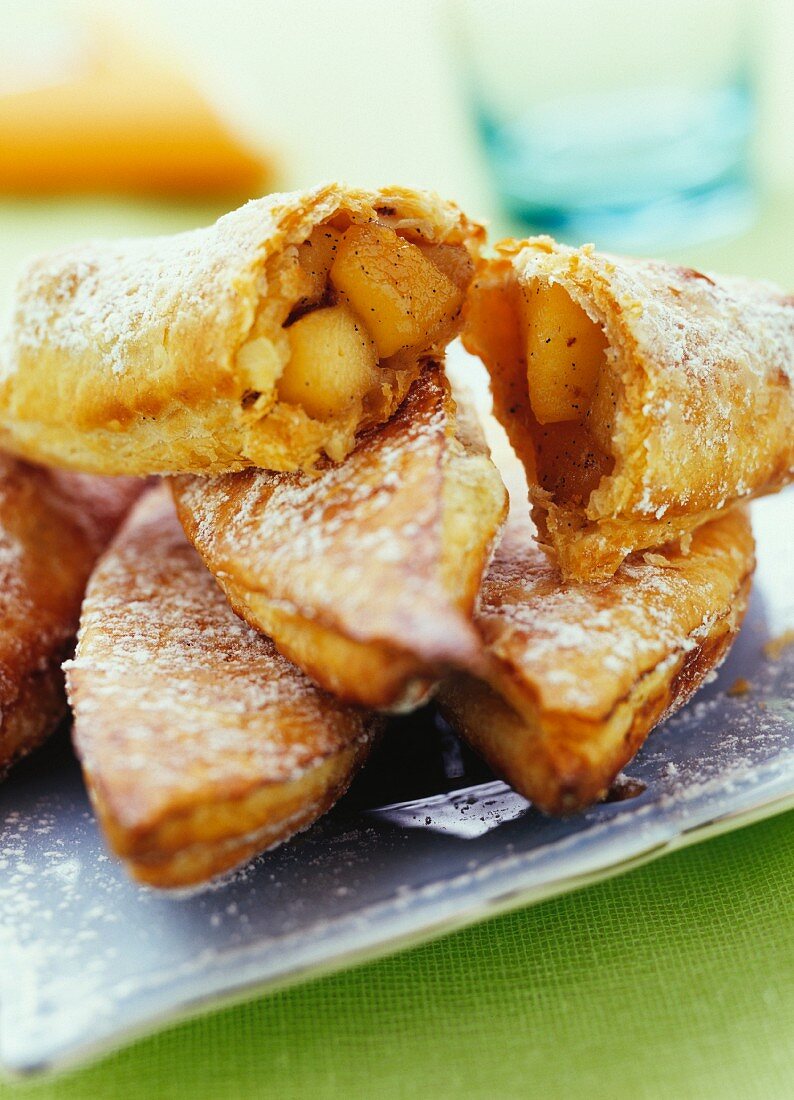 Apple and vanilla in puff pastry