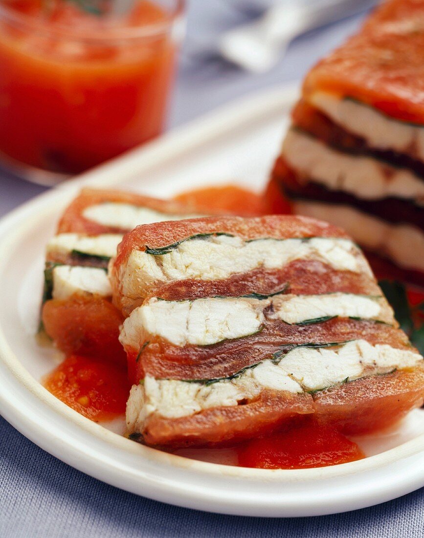 Marmorierte Fischterrine mit Räucherlachs und Wittling