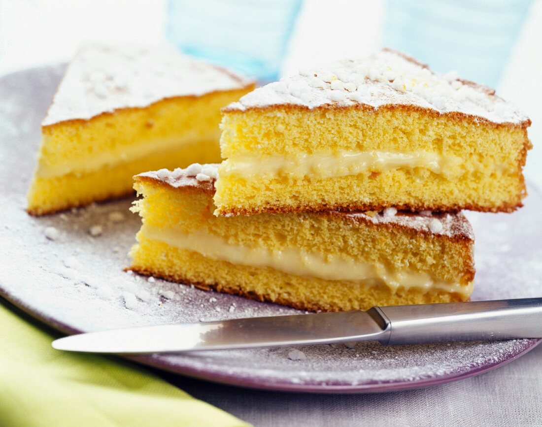 Gâteau au chaource façon tropézienne (Briochekuchen mit Cremefüllung aus Chaource-Sahnekäse)