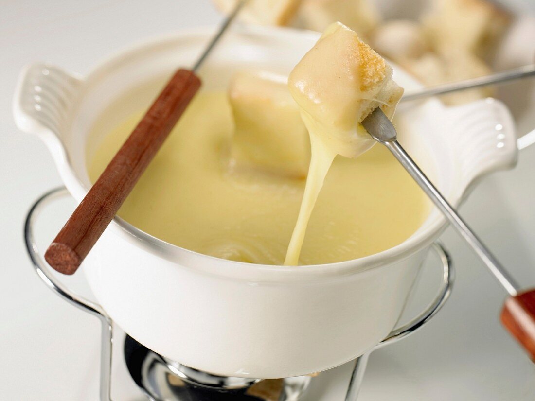 Cheese fondue (topic: fondues)